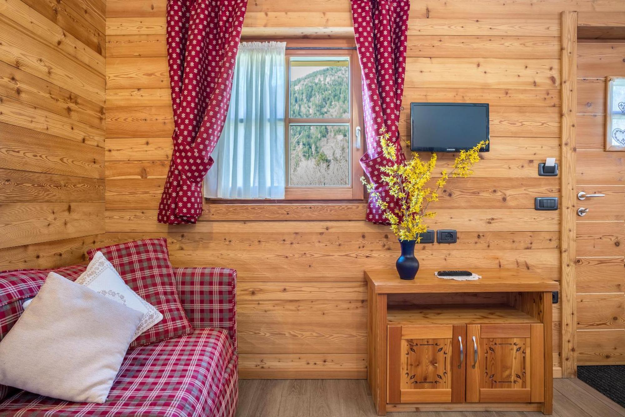 Chalet Camping Fae 1 마돈나 디 캄필리오 외부 사진